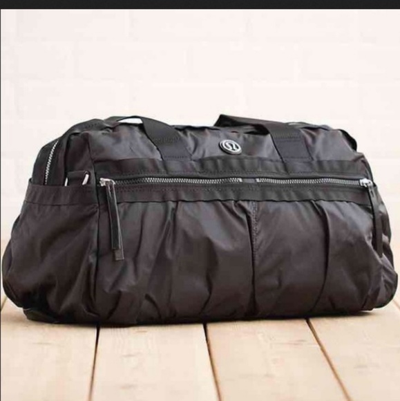 lululemon gym to win duffel